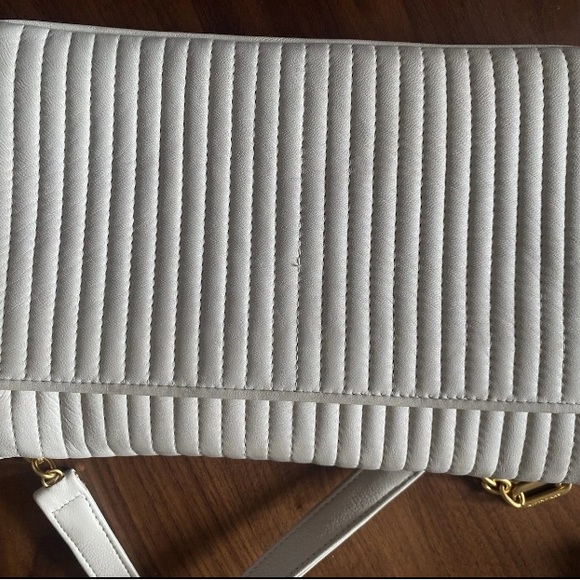 Anne Klein White Quilted Shoulder Bag with Gold Chain - Picture 5 of 7